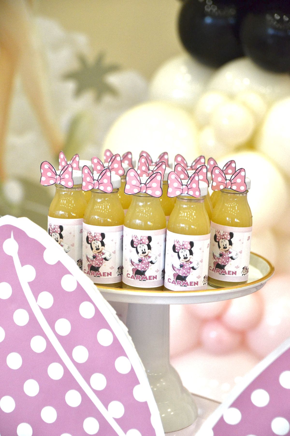 Succhi decorati con fiocchi a pois per una festa a tema